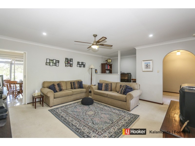 194 Lesmurdie Road, Lesmurdie WA 6076