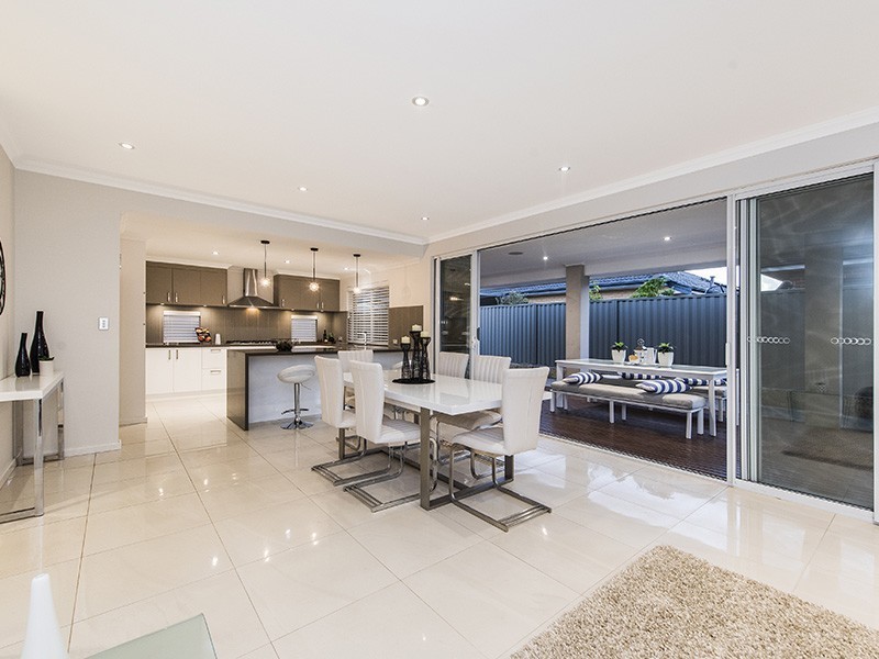 112 Piara Drive, Piara Waters WA 6112