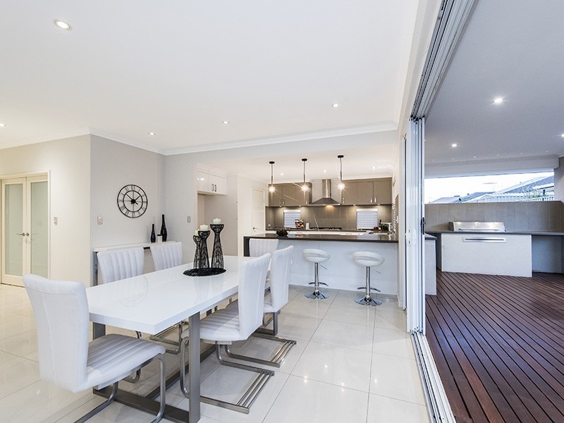112 Piara Drive, Piara Waters WA 6112