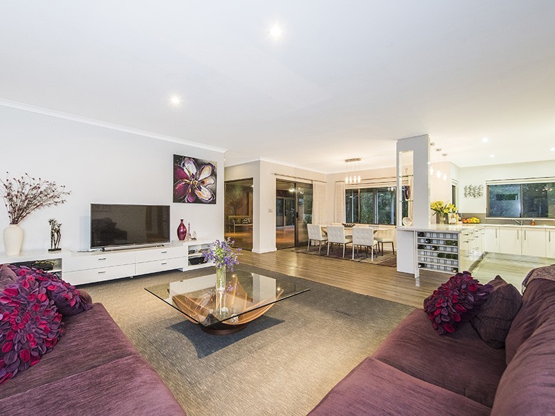 39 Watsonia Road, Gooseberry Hill WA 6076