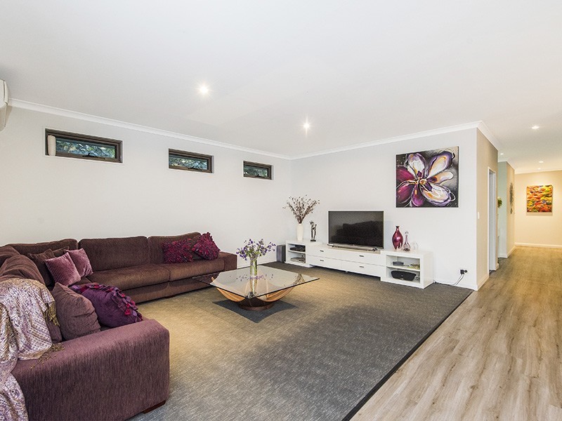 39 Watsonia Road, Gooseberry Hill WA 6076