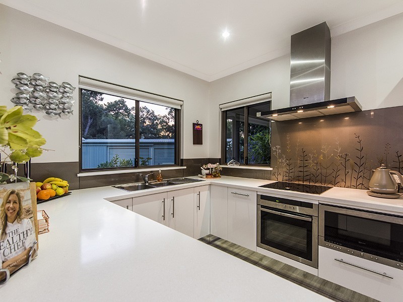 39 Watsonia Road, Gooseberry Hill WA 6076