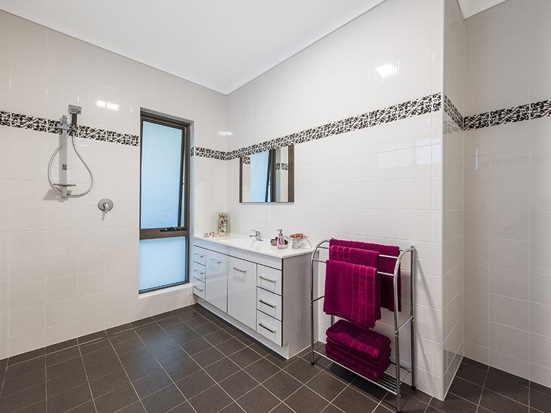 39 Watsonia Road, Gooseberry Hill WA 6076