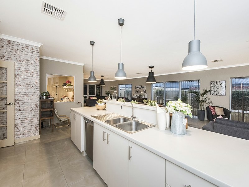 4 Kaoriki Court, Maida Vale WA 6057