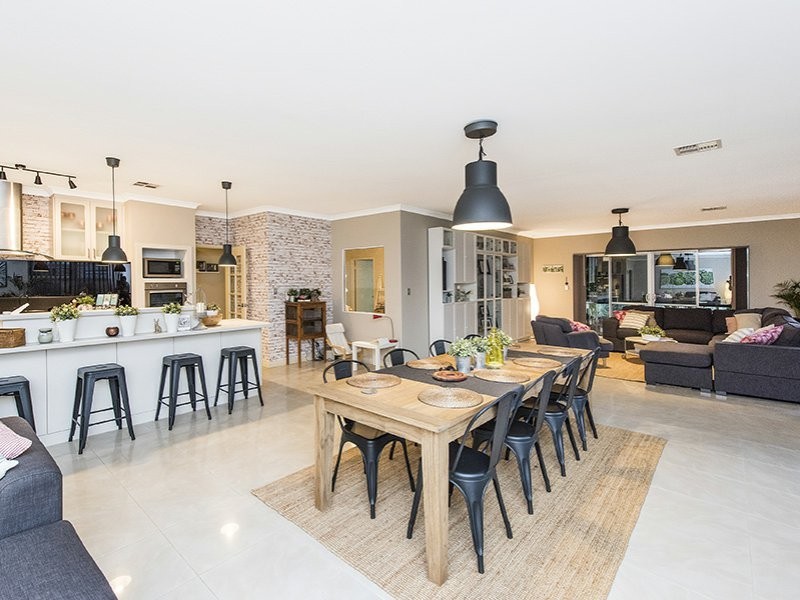 4 Kaoriki Court, Maida Vale WA 6057