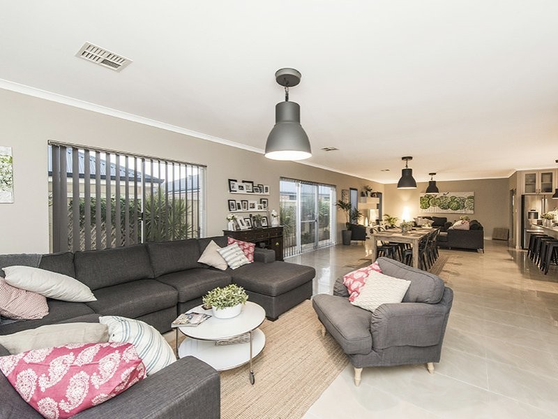 4 Kaoriki Court, Maida Vale WA 6057