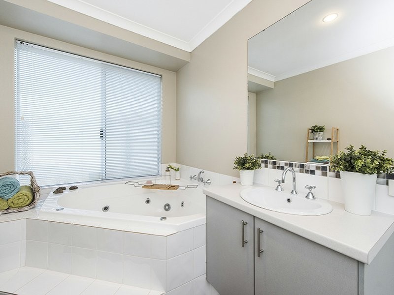 4 Kaoriki Court, Maida Vale WA 6057