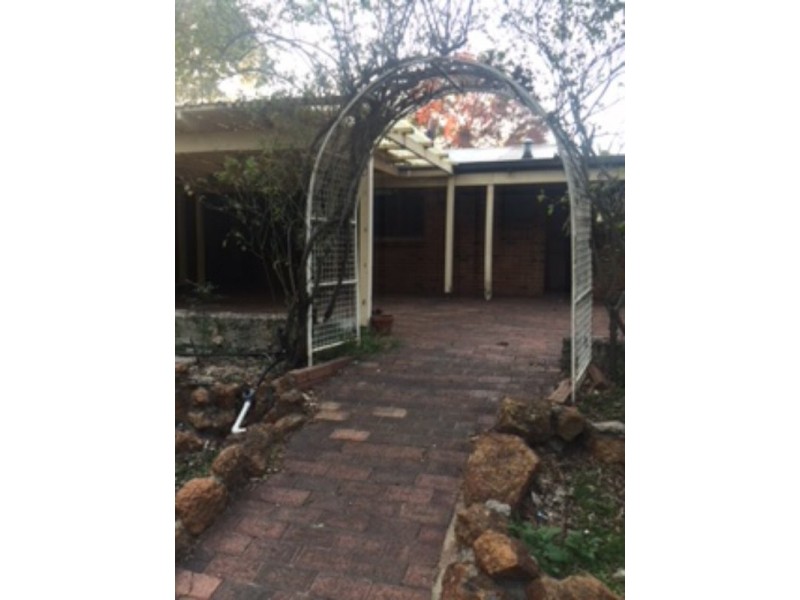 33 Falls Road, Lesmurdie WA 6076