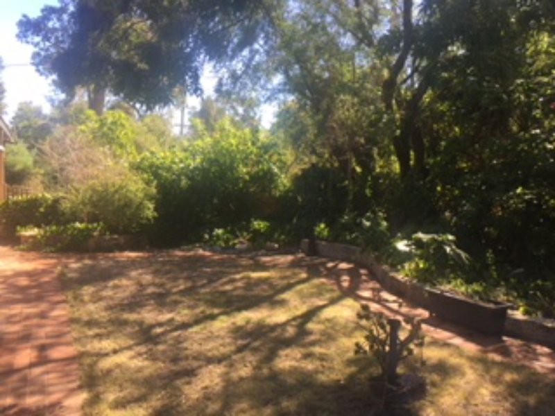 33 Falls Road, Lesmurdie WA 6076