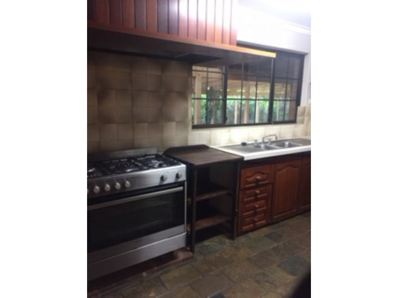 33 Falls Road, Lesmurdie WA 6076