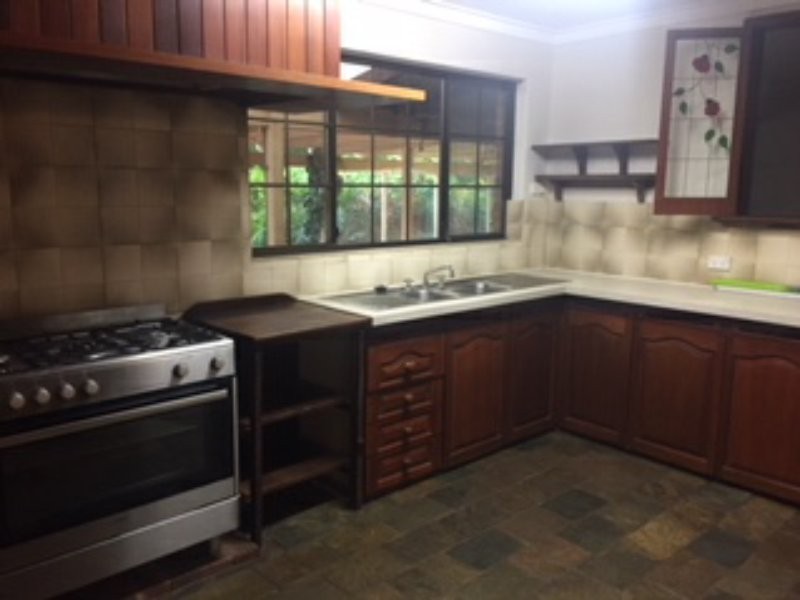 33 Falls Road, Lesmurdie WA 6076