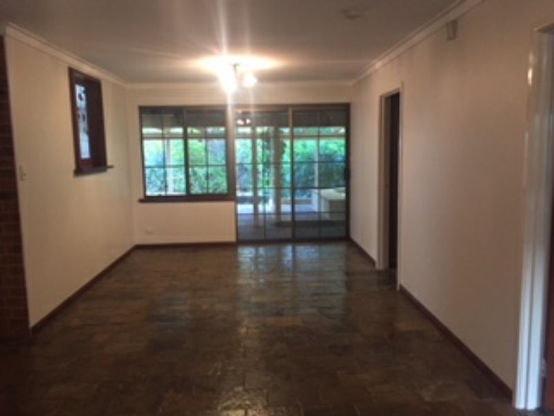 33 Falls Road, Lesmurdie WA 6076