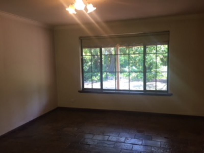 33 Falls Road, Lesmurdie WA 6076