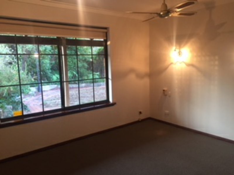 33 Falls Road, Lesmurdie WA 6076