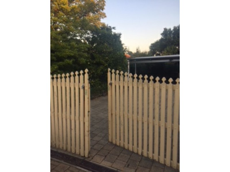 33 Falls Road, Lesmurdie WA 6076