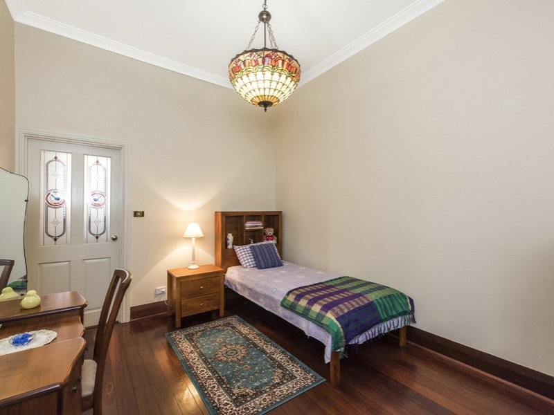 33 Macao Road, High Wycombe WA 6057