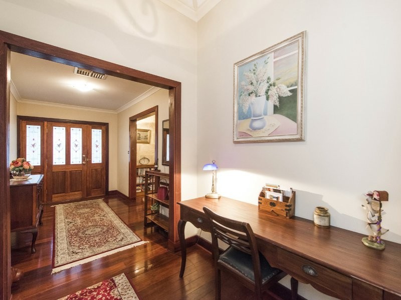 33 Macao Road, High Wycombe WA 6057