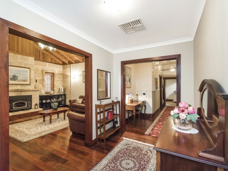33 Macao Road, High Wycombe WA 6057