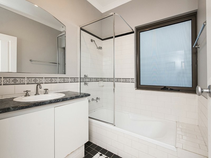 90 John Farrant Drive, Gooseberry Hill WA 6076