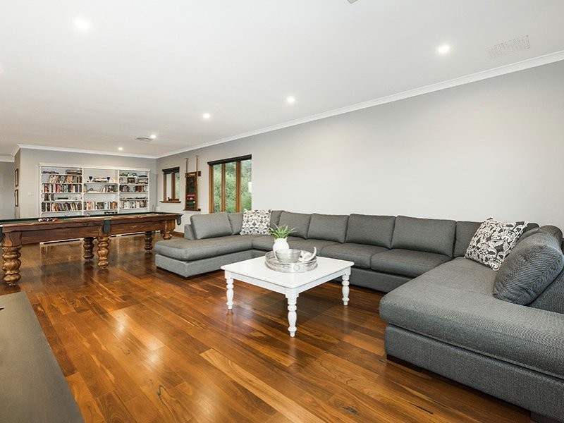 90 John Farrant Drive, Gooseberry Hill WA 6076