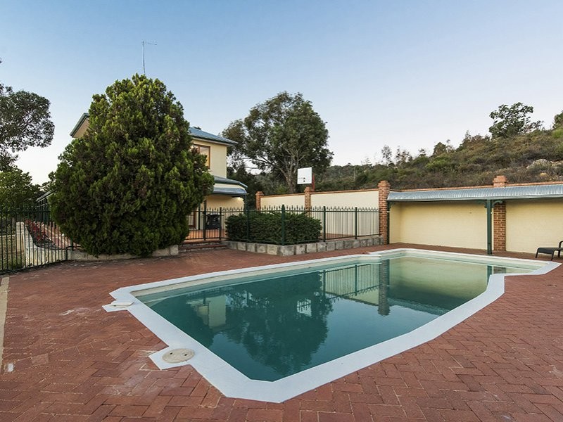 90 John Farrant Drive, Gooseberry Hill WA 6076