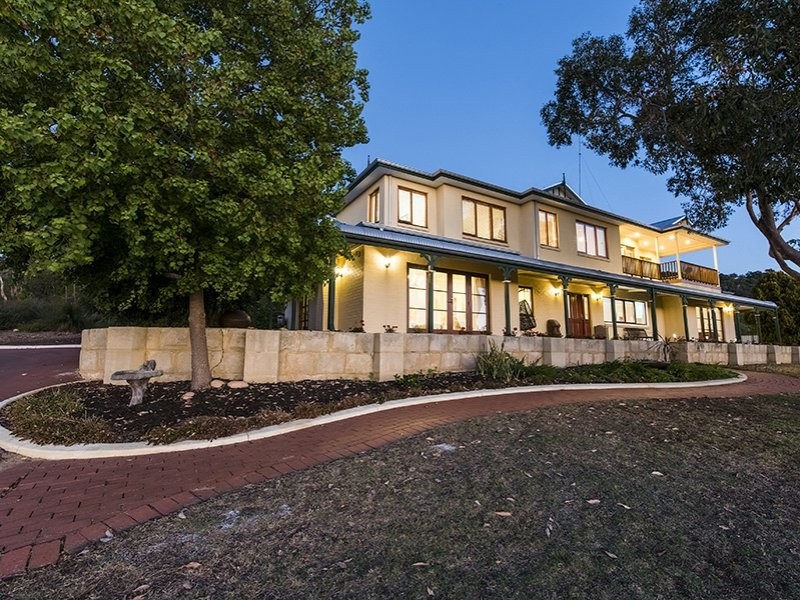 90 John Farrant Drive, Gooseberry Hill WA 6076