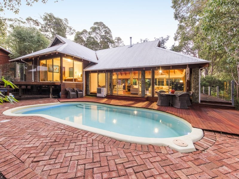 945 Martin Road, Mundaring WA 6073