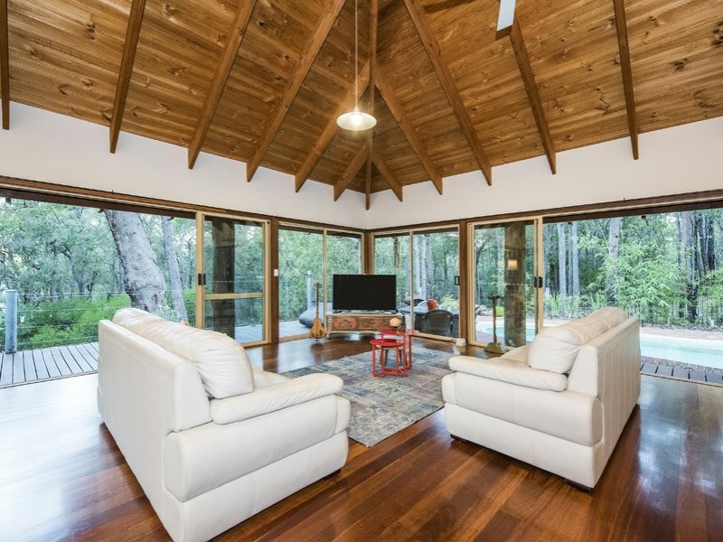 945 Martin Road, Mundaring WA 6073