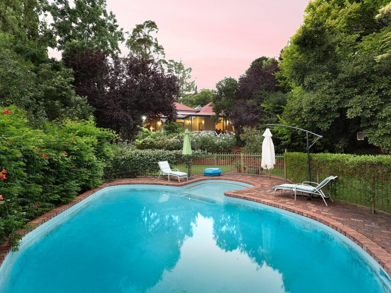 5 Loaring Road, Bickley WA 6076