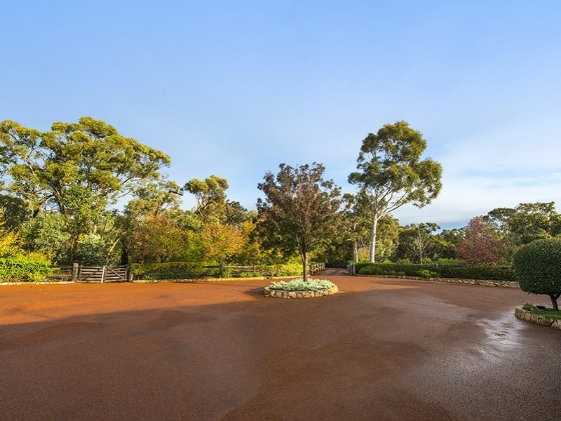 9 Adelaide Crescent, Helena Valley WA 6056