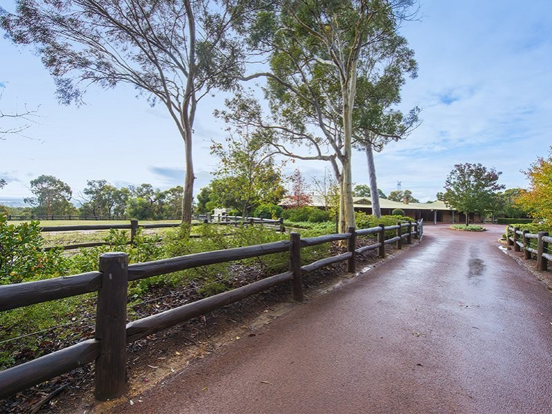 9 Adelaide Crescent, Helena Valley WA 6056