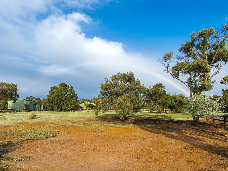 9 Adelaide Crescent, Helena Valley WA 6056