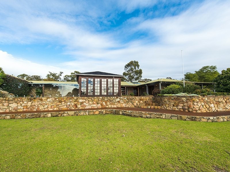 9 Adelaide Crescent, Helena Valley WA 6056