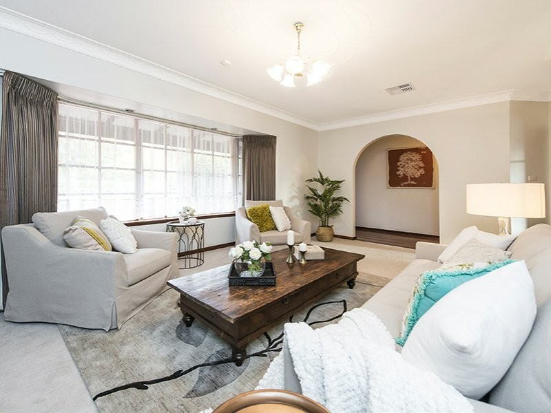 9 Adelaide Crescent, Helena Valley WA 6056