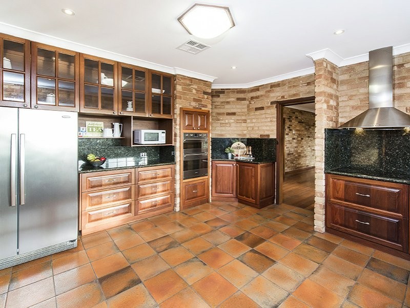 9 Adelaide Crescent, Helena Valley WA 6056