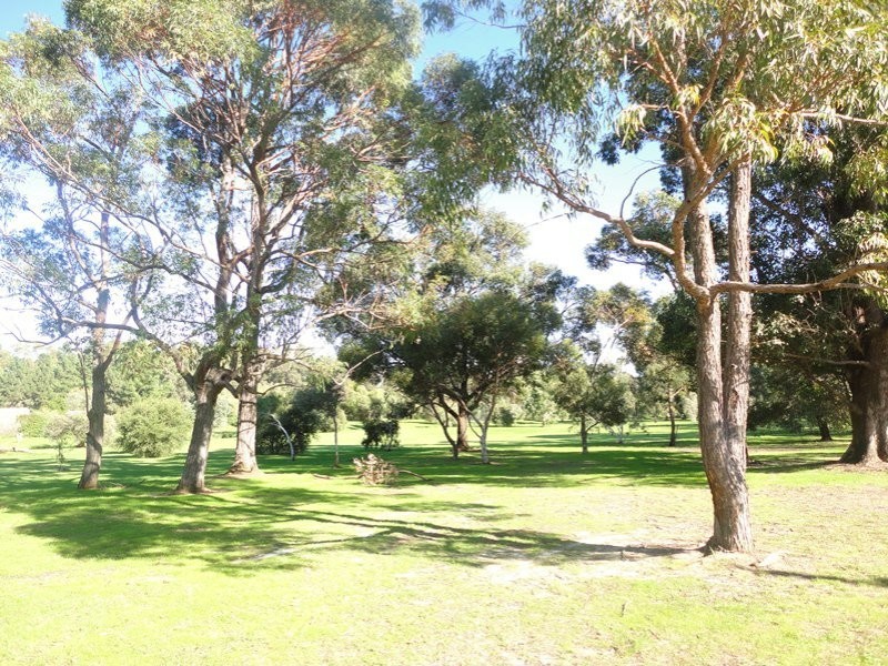 64 Orangedale Road, Lesmurdie WA 6076