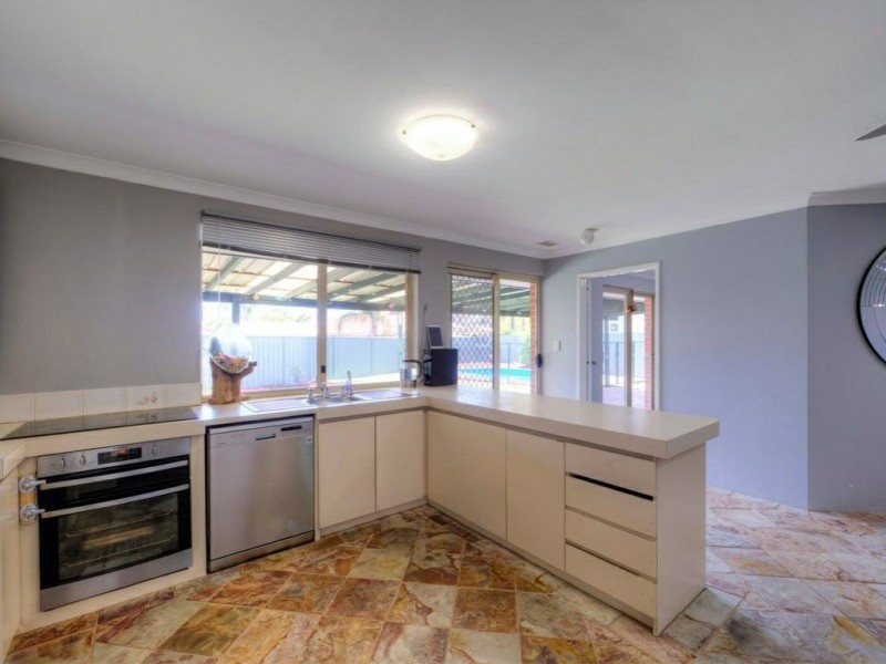 17 Tungsten Court, Forrestfield WA 6058