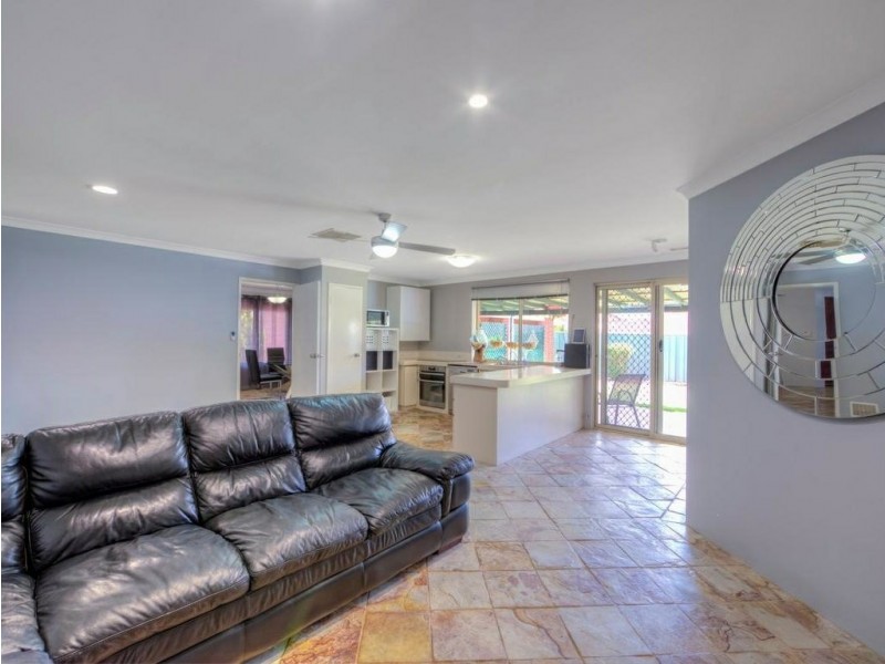 17 Tungsten Court, Forrestfield WA 6058