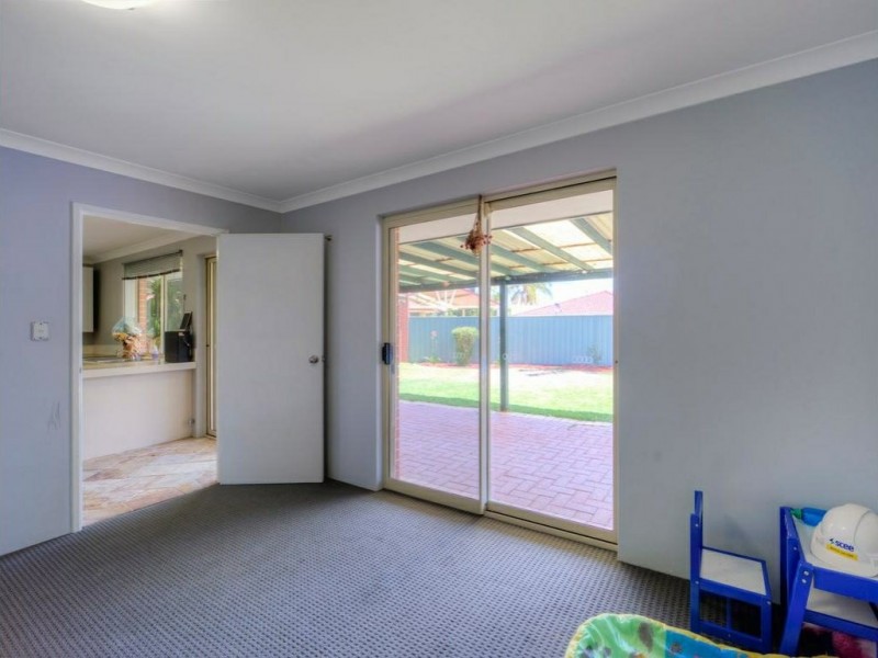 17 Tungsten Court, Forrestfield WA 6058