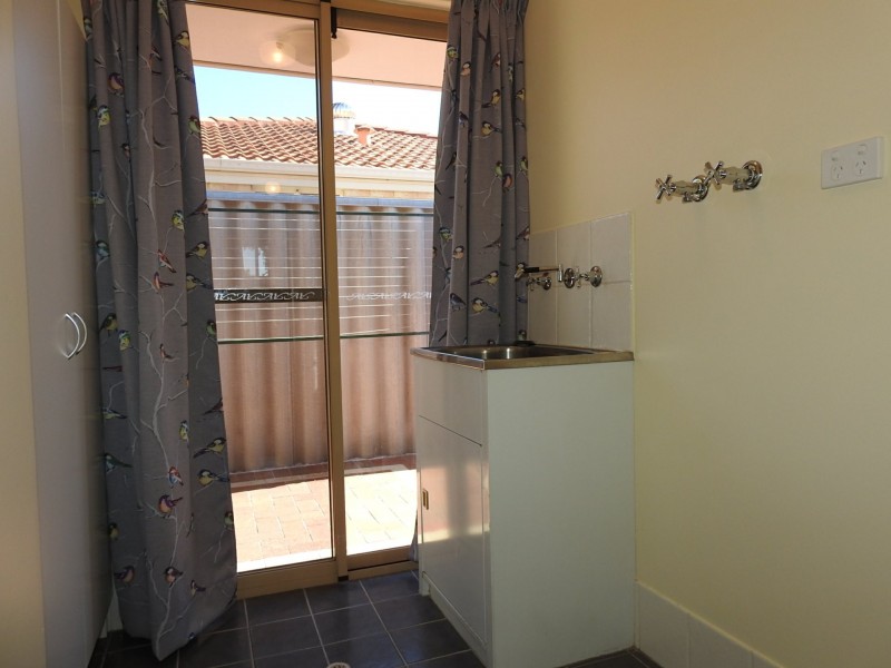 1/4 Wittenoom Road, High Wycombe WA 6057