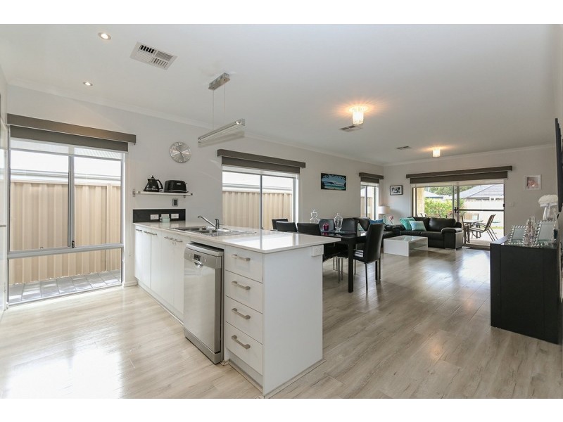 30 Bain Square, Forrestfield WA 6058