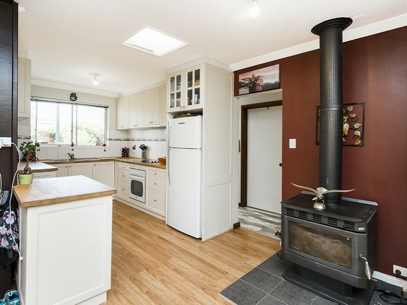 8 Anne Avenue, Walliston WA 6076