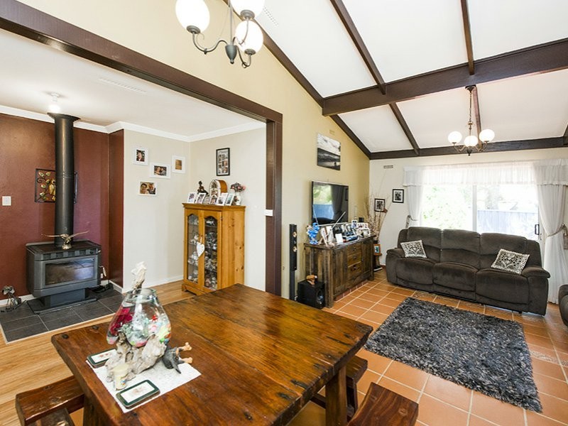 8 Anne Avenue, Walliston WA 6076