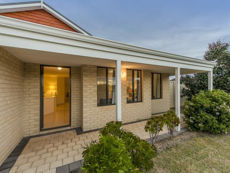 2 Quokka Street, Wattle Grove WA 6107