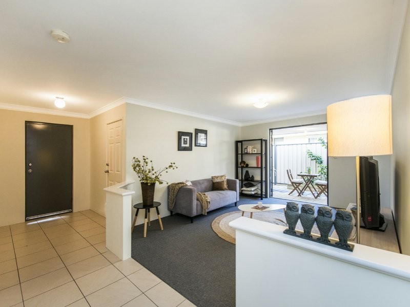 2 Quokka Street, Wattle Grove WA 6107