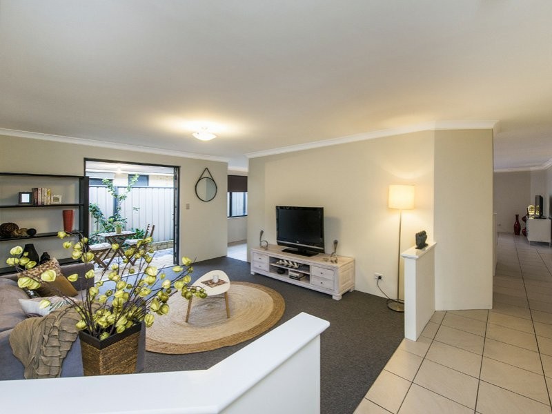 2 Quokka Street, Wattle Grove WA 6107