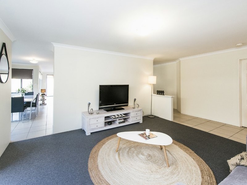 2 Quokka Street, Wattle Grove WA 6107