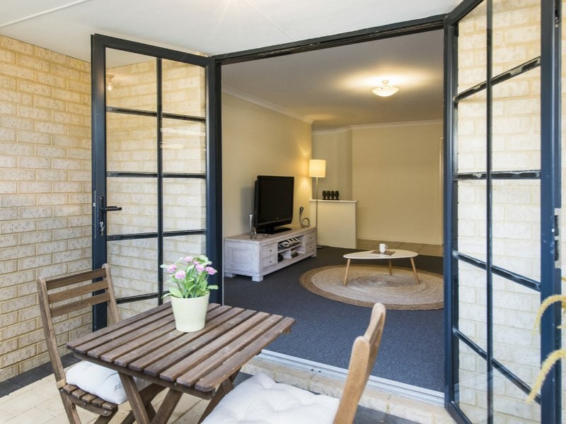 2 Quokka Street, Wattle Grove WA 6107