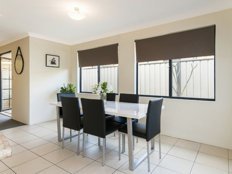 2 Quokka Street, Wattle Grove WA 6107