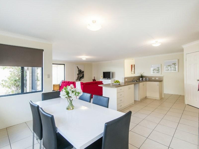 2 Quokka Street, Wattle Grove WA 6107